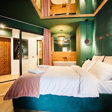 Green Velvet City Retreat Oradea Extérieur photo