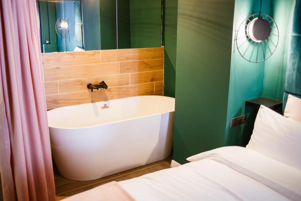 Green Velvet City Retreat Oradea Extérieur photo